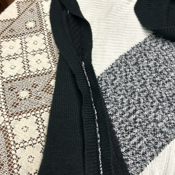 Reitmans poncho sweater - Picture 7 of 9